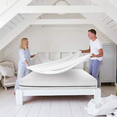 Sleezzz Superior taskujousipatja 90 x 200 cm, korkeus 18 cm, lujuusluokka H3 + CloudComfort Basic mikrokuitupatja 135 x 200 cm + 80 x 80 cm.